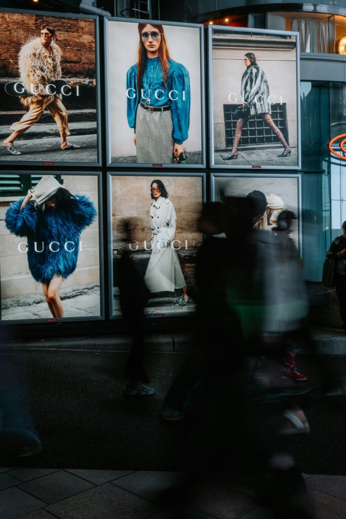 Digitale schermen in je zaak: wanneer het werkt en wanneer het weggegooid geld is