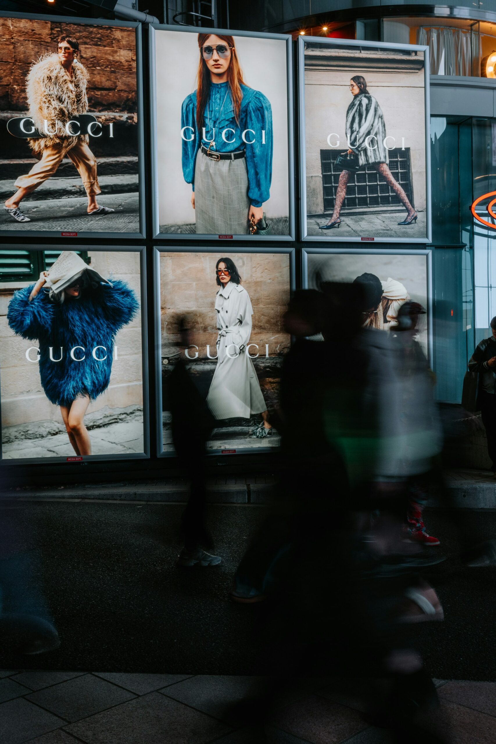 Digitale schermen in je zaak: wanneer het werkt en wanneer het weggegooid geld is